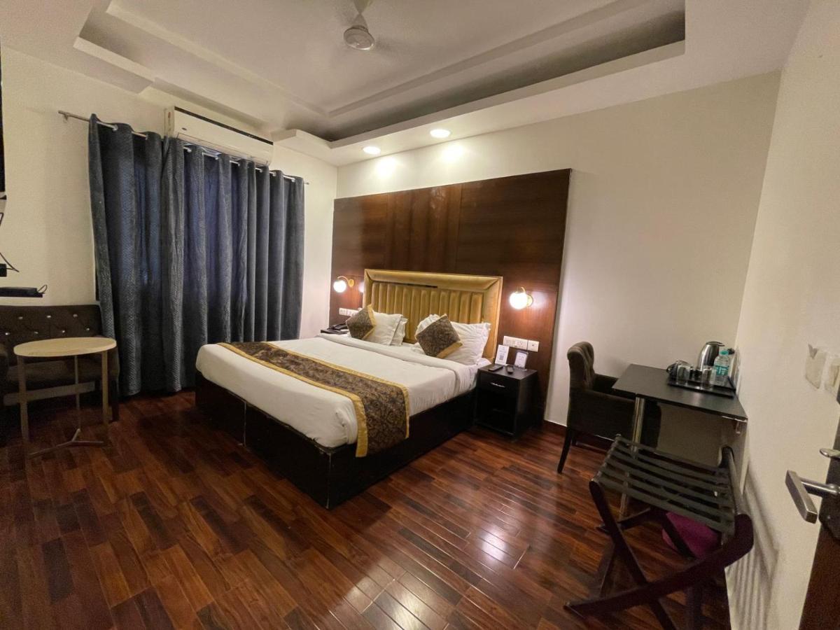 The Orion - Greater Kailash New Delhi Exterior photo