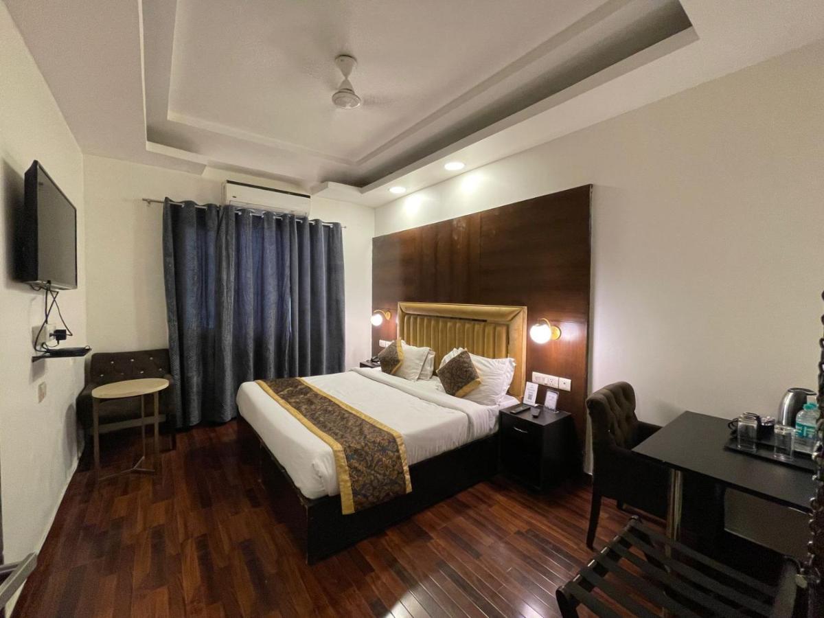 The Orion - Greater Kailash New Delhi Exterior photo